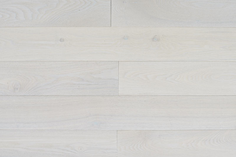 Паркетная доска AmberWood Коллекция ФЬЮЖН Ясень Жемчужный, браш, масло  909х125х14 мм